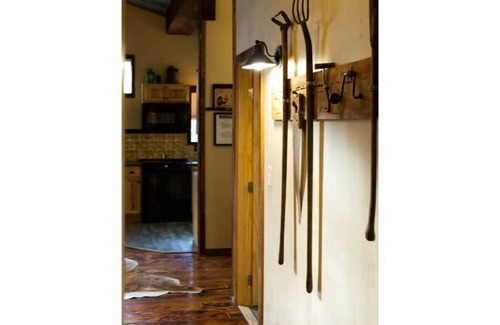 Days Creek House | Ranch House #2 2BR- Farm Tours- Near Crater Lake