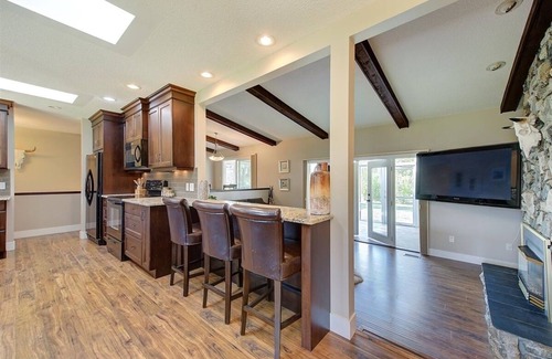 Central Okanagan House | Ranch House. Close to Vineyards, Kangaroo Farm, Horse Riding School and Beaches