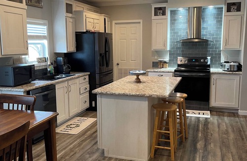 Pleasanton House | Ranch house, cottage, pool, deck, small basketball court, private gated entrance