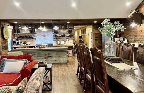 Brandon House | Ranch House Farm Stay w/Fishing/RecCourt/Pools/Kayaks/FarmAnimals