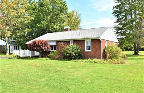 Meadville House | Ranch near Conneaut Lake, Pymatuning Lake, and Lake Erie