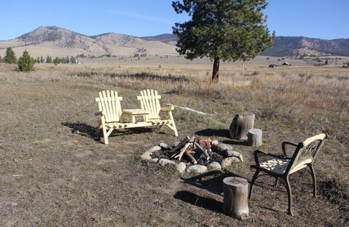 Nespelem House | Ranch Style Cabin on 20 Acres in the Beautiful Tunk Valley