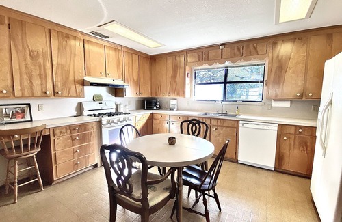 Fulton House | Ranch Style House 1/2 Block from Fulton Park & Fishing Pier on Aransas Bay.
