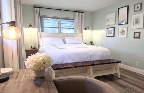 Lake Worth House | Ranch Style, King Bed, Guitar, BBQ- 1 Dollar rides to Beach & Downtown