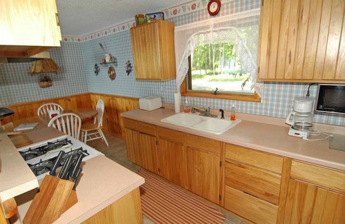 Cable House | Ranch-Style Seidls Home Feet away to Lakeshore by RedAwning
