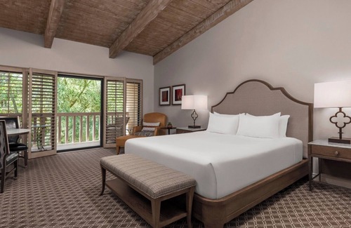 Rancho Bernardo Hotel | Rancho Bernardo Inn King Room with Lush Garden or Fountain View