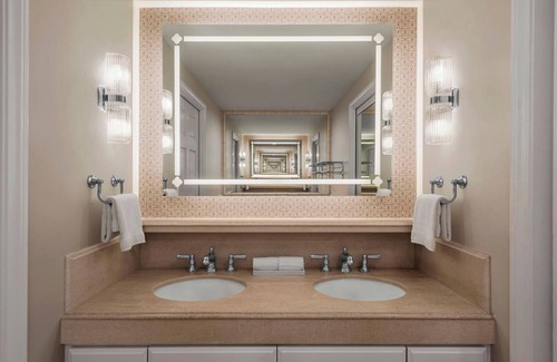 Rancho Bernardo Hotel | Rancho Bernardo Inn King Room with Lush Garden or Fountain View