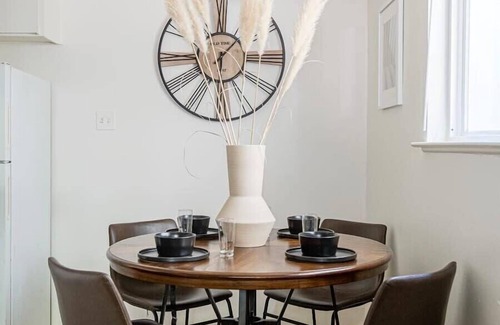 North University Apartment | Rancho Del Sol | Cozy Ranch Style | Central Austin