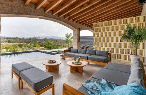 San Miguel de Allende Villa | Rancho La Loma Luxury Villa with Thermal Jacuzzi, Pool & Horses