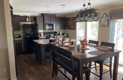 Clewiston House | RANCHO LOS PINOS POOL TIKI/Private backyard & boat parking to have fun and relax
