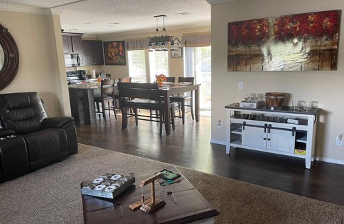 Clewiston House | RANCHO LOS PINOS POOL TIKI/Private backyard & boat parking to have fun and relax