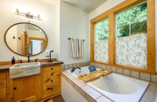 Carlton House | Rancho Relax Inn