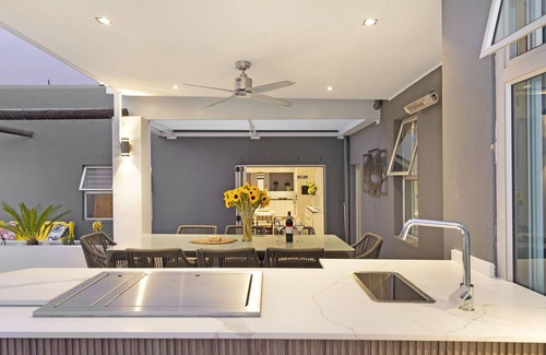 West Beach House | Rancho Relaxo - Five Bedroom House, Sleeps 10