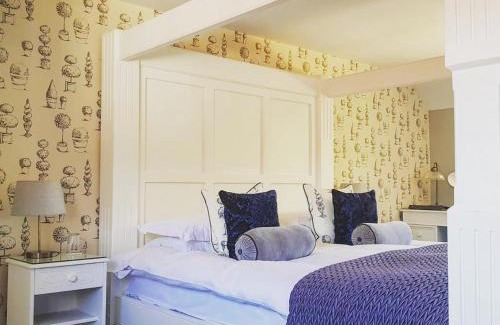 Barns Green Hotel | Random Hall
