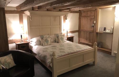 Barns Green Hotel | Random Hall