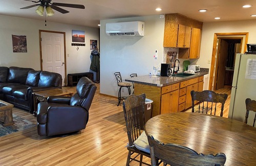 Cannonville House | Ranger Dave's Historical Cabins, 15 miles to Bryce 3 bedrooms 2 baths