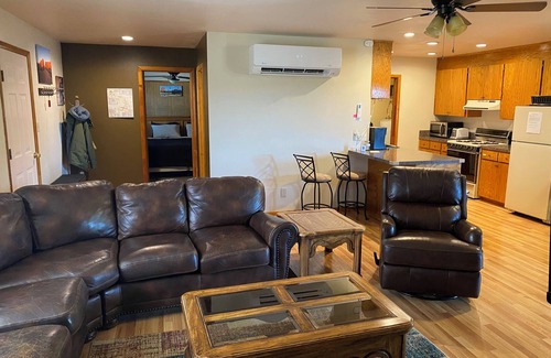 Cannonville House | Ranger Dave's Historical Cabins, 15 miles to Bryce 3 bedrooms 2 baths