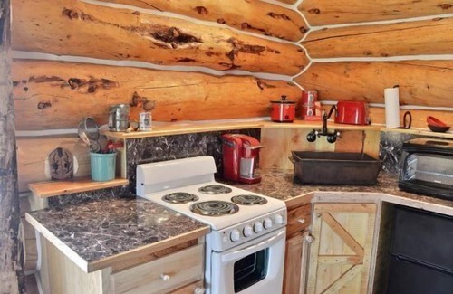 Wapiti Cabin | Rangers Cabin,- ideal couples retreat with pristine panoramic mountain views!