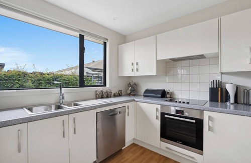 Alexandra House | Rangi Marie - Alexandra Holiday Home