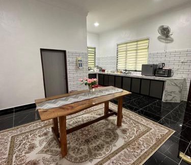 Kuala Berang House | Rania Riverview Guesthouse #BestGuesthouseInTown #SpaciousLivingRoom #ModernClassicConcept #LuxuryDiningset #freeWifi #Netflix #FullyAircond #CozyPrayerSpace