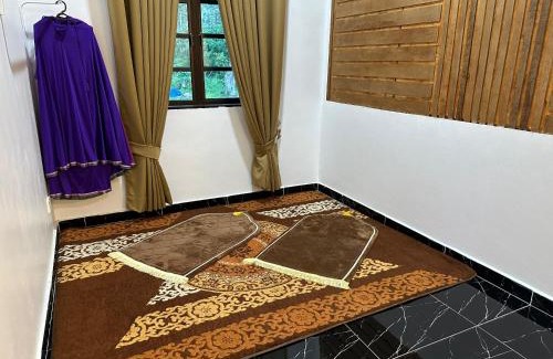 Kuala Berang House | Rania Riverview Guesthouse #BestGuesthouseInTown #SpaciousLivingRoom #ModernClassicConcept #LuxuryDiningset #freeWifi #Netflix #FullyAircond #CozyPrayerSpace