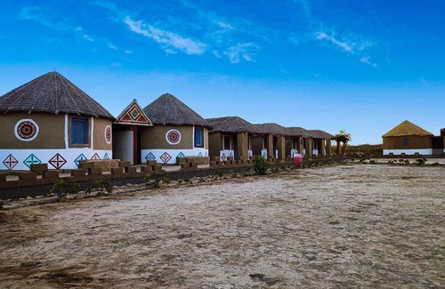 Bhuj Hotel | RANN STAR VILLAGE STAY