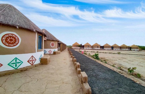 Bhuj Hotel | RANN STAR VILLAGE STAY
