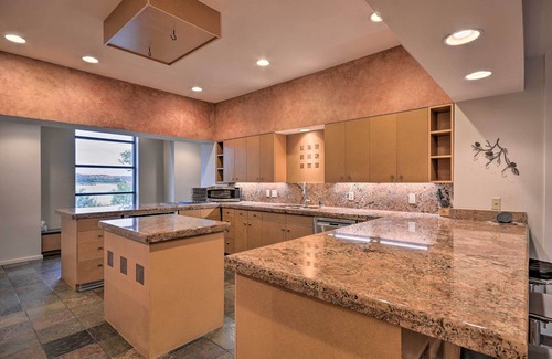 Ransom Canyon Villa | Ransom Canyon Villa w/Pool - Steps to Lake!
