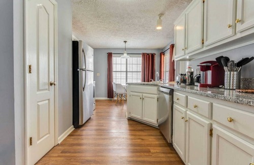 Nashville Ski Chalet | Ransom Place Long-term Corporate Rental: Close to Airport