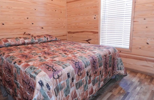 Leasburg Cabin | Ransom's Retreat Group cabin rental near Meramec River