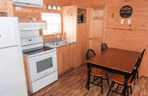 Leasburg Cabin | Ransom's Retreat Group cabin rental near Meramec River