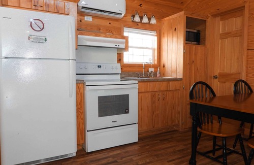 Leasburg Cabin | Ransom's Retreat Group cabin rental near Meramec River