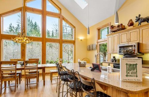 Rhododendron House | Rapid River Retreat - Meredith Lodging