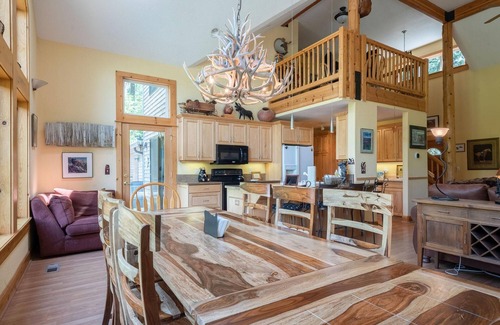 Rhododendron House | Rapid River Retreat