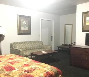 Wisconsin Rapids Hotel | Rapids Inn & Suites