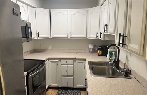 Newark House | Rare 1King+1Queen+4Twin Charming 3-bedroom Private townhome at Newark, DE