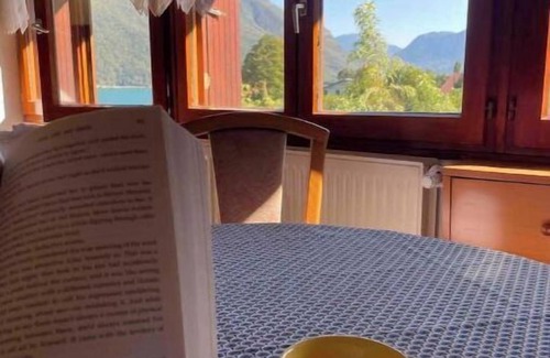 Bredannaz Apartment | Rare 2 Bedroom With Private Beach on Lake Annecy