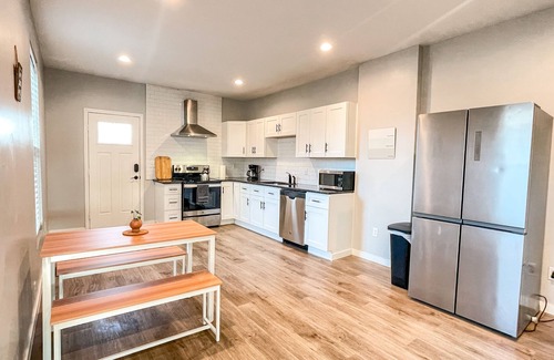 Columbus House | Rare 2Br + Office