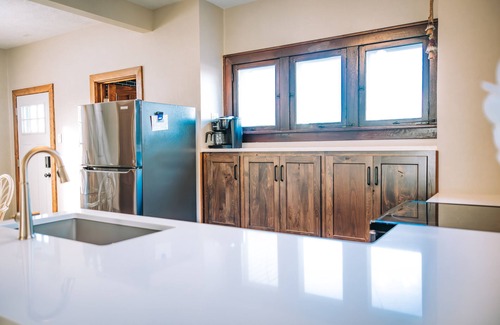 Sioux Falls House | Rare 3BR Luxury Reno - 3 min to DT & Falls Park, 10 min to Airport
