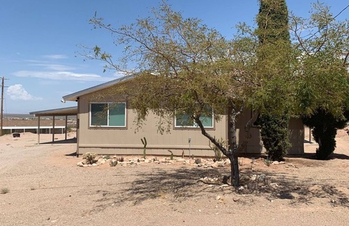 Meadview House | Rare-4 Bedroom House, Fam friendly, Meadview/Grand Canyon West/Skywalk/Lake Mead