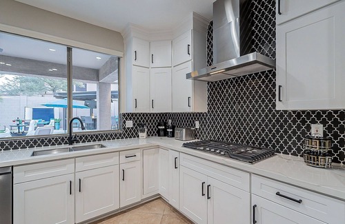 Peoria House | RARE 8BR/5.5 Bathroom Home w/HEATED pool, Hot Tub, Billiards, & Game Room -P