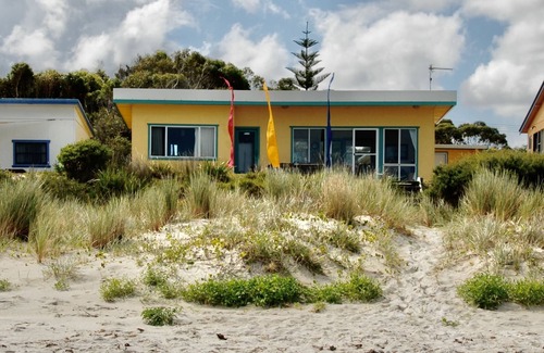 Callala Beach Cottage | Rare Absolute Beachfront Cottage - Jervis Bay Views
