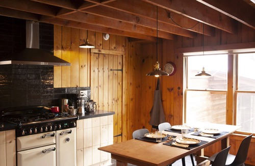 Fern Valley Cabin | Rare & Authentic in Prime Location, Views, Chef Kitchen & Style