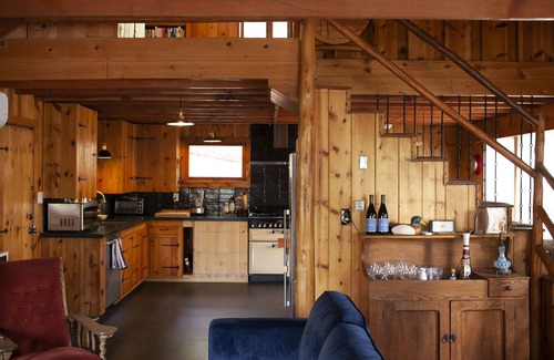 Fern Valley Cabin | Rare & Authentic in Prime Location, Views, Chef Kitchen & Style