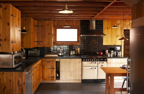 Fern Valley Cabin | Rare & Authentic in Prime Location, Views, Chef Kitchen & Style