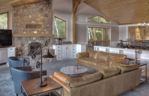 Crosslake House | Rare Beach Front Property on Lower Whitefish