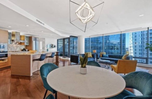 Coal Harbour Apartment | RARE,BEAUTIFUL , ONE OF A KIND LUXURY UNIT @SHANGRI-LA