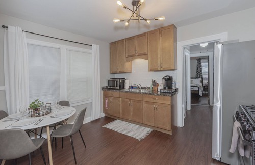 University Circle Apartment | Rare Cleveland Apt: Heart of Little Italy! With Sauna & Hot Tub!