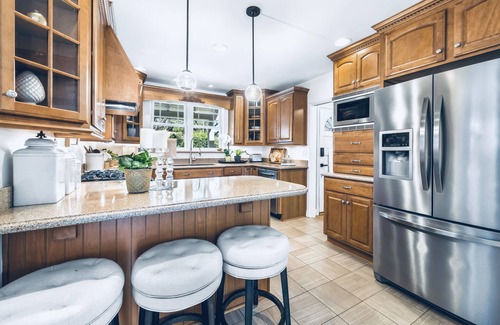 Northridge House | RARE DEAL New Beautiful 3 Bedroom/Heated Pool/Barbeque
