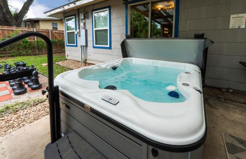 North Industrial House | Rare Exclusive Retreat Private Hot Tub King Bed
